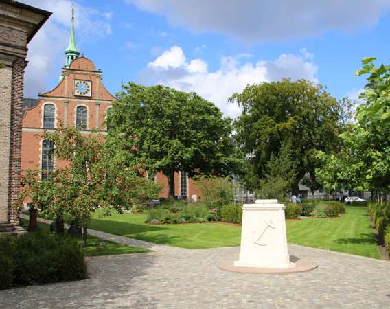 Monument ved i Holmens Kirkehave